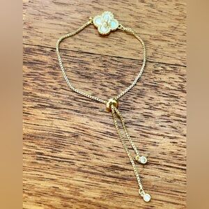 Gold Color Cubic Zirconia Flower Inlay Toggle Bracelet - new